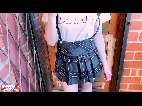 ❤️ Schoolgirl chuqur uning Dick so'radi va sinflar o'rniga fucks. ☑  seks da bizda